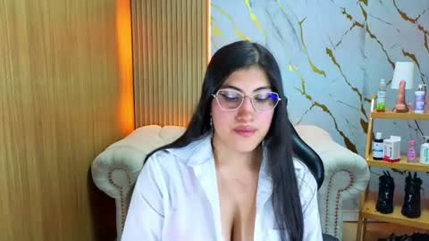 Violet online show from July 1, 8:30 pm