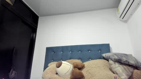 Snapshot of violeta_bigboobs_25_ chatting on April 7, 2:45 am violeta_bigboobs_25_ online show from April 7, 2:45 am