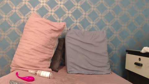 Snapshot of violeta_cute18 chatting on December 17, 1:07 am Violeta online show from December 17, 1:07 am