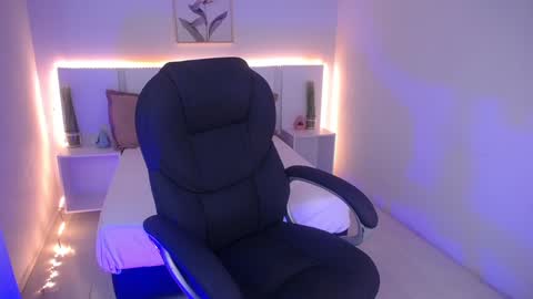 Snapshot of violeta_leon chatting on December 19, 3:51 am Violeta leon online show from December 19, 3:51 am