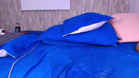 violeta london online show from March 1, 9:18 am