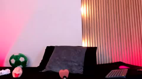 Snapshot of violeta_queen11 chatting on June 14, 2:08 pm Violeta online show from June 14, 2:08 pm