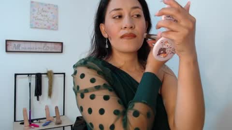 Snapshot of violeta_scott_ chatting on April 15, 3:08 pm violeta_scott_ online show from April 15, 3:08 pm