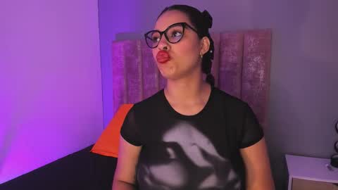 violeta  online show from March 11, 2:56 pm