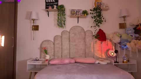 violeth___ online show from February 13, 1:07 pm