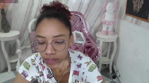 violeth_b online show from December 7, 12:35 pm