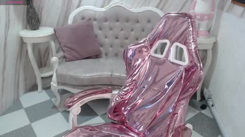 violeth_b online show from December 9, 12:40 pm