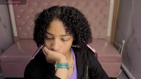 violeth_b online show from December 17, 12:33 pm