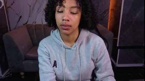 violeth_b online show from March 14, 1:05 pm