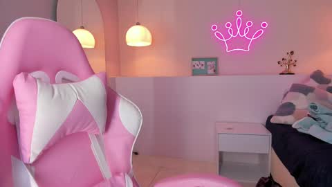 Violeth Hill online show from February 24, 7:30 pm