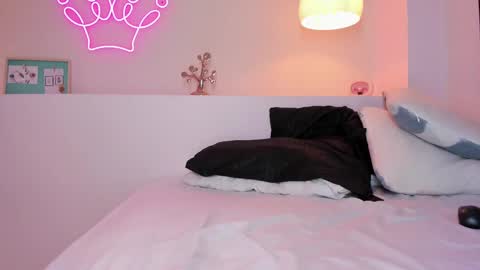 Violeth Hill online show from February 27, 12:10 am