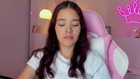 Violeth Hill online show from March 8, 7:20 pm