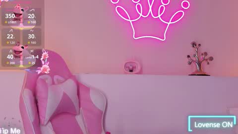 Violeth Hill online show from November 28, 6:10 pm