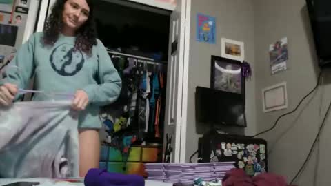 Snapshot of violethooper chatting on April 6, 6:53 pm Violet Hooper online show from April 6, 6:53 pm