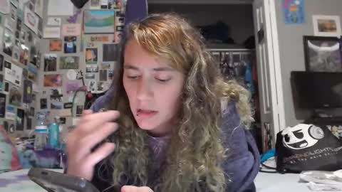 Snapshot of violethooper chatting on May 6, 5:29 pm Violet Hooper online show from May 6, 5:29 pm
