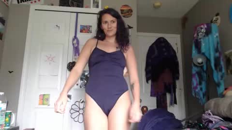 Snapshot of violethooper chatting on May 11, 4:48 pm Violet Hooper online show from May 11, 4:48 pm