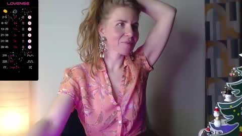 Snapshot of violetplath chatting on December 15, 10:47 pm Violet next stream December 6 online show from December 15, 10:47 pm