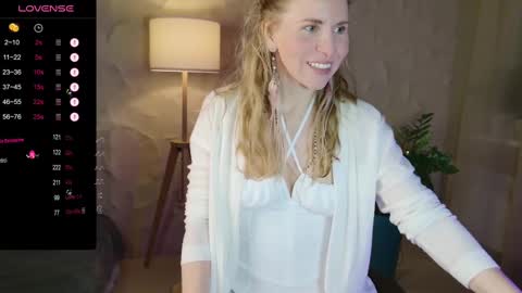 Snapshot of violetplath chatting on March 9, 8:10 pm Violet next stream December 6 online show from March 9, 8:10 pm