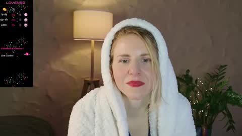 Snapshot of violetplath chatting on March 9, 11:14 pm Violet next stream December 6 online show from March 9, 11:14 pm