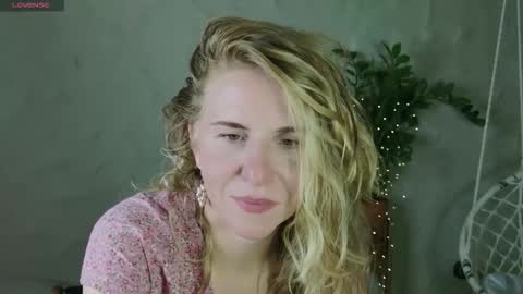 Snapshot of violetplath chatting on September 12, 7:25 pm Violet next stream December 6 online show from September 12, 7:25 pm