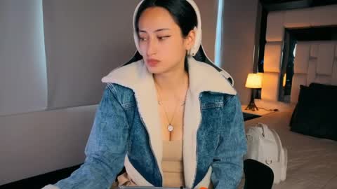 violetskinny online show from April 4, 7:22 pm