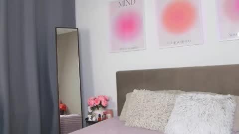 VioletSwone online show from January 8, 6:05 am