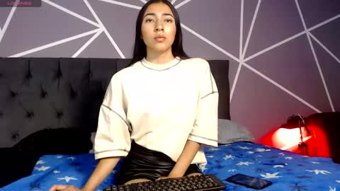 Snapshot of violett1126 chatting on April 16, 4:46 am 1126 online show from April 16, 4:46 am
