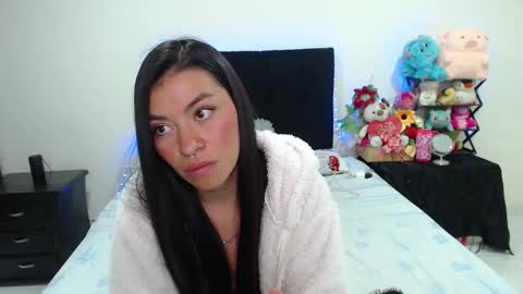 Snapshot of violett_flowers chatting on February 3, 10:21 pm violeta online show from February 3, 10:21 pm