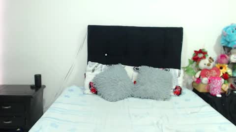 Snapshot of violett_flowers chatting on February 6, 6:46 pm violeta online show from February 6, 6:46 pm