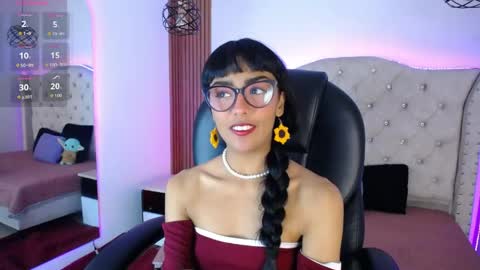 Violet online show from May 22, 11:05 am
