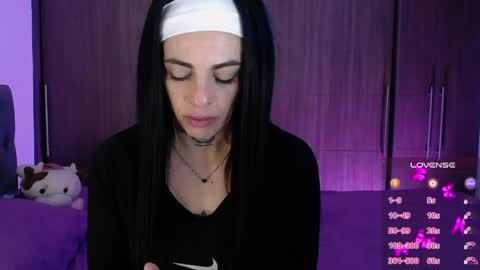 violett  Independent model online show from April 10, 6:18 am