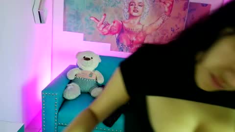 Snapshot of violetta_m_ chatting on June 17, 4:30 pm Violeta online show from June 17, 4:30 pm