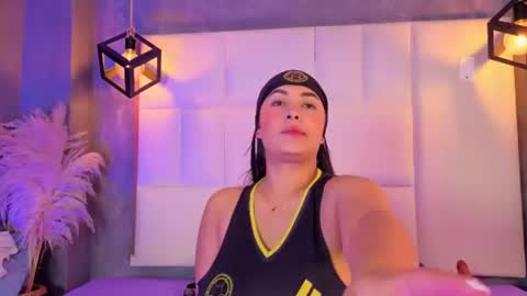 Snapshot of violetta_rose_ chatting on June 18, 1:06 am violetta online show from June 18, 1:06 am