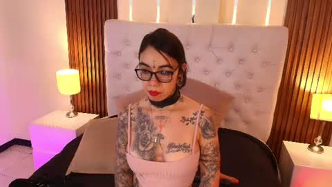 violettaalemida online show from July 8, 4:17 am