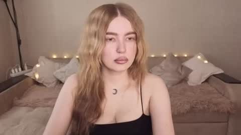 Snapshot of violettaotis chatting on June 15, 12:51 pm ViolettaOtis online show from June 15, 12:51 pm