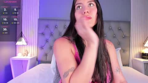 Snapshot of violettharous chatting on February 7, 10:46 pm VioletthaRous online show from February 7, 10:46 pm