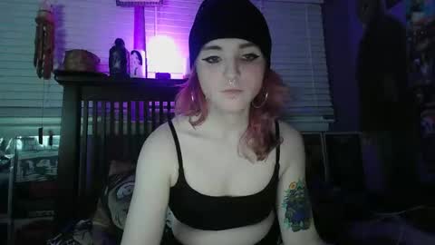 Snapshot of violetvalentine666 chatting on February 7, 10:57 pm Violet online show from February 7, 10:57 pm