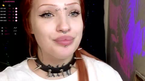 Snapshot of violetvio1ator chatting on January 3, 11:12 pm Dommy mommy online show from January 3, 11:12 pm
