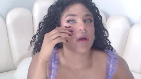 Snapshot of violetxia_ chatting on March 27, 6:52 am violetxia_ online show from March 27, 6:52 am