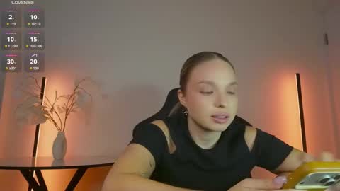 Snapshot of viollasinzz chatting on March 16, 11:14 am Violla online show from March 16, 11:14 am