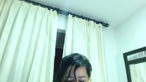 Snapshot of viollet_28 chatting on February 19, 12:35 am violeta online show from February 19, 12:35 am