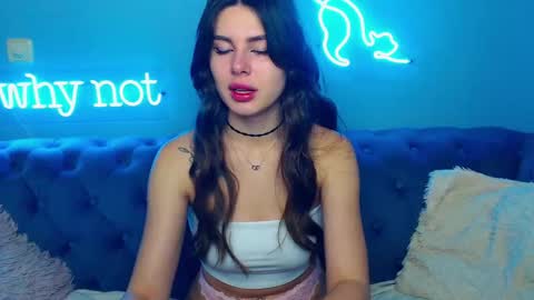 viollinalv online show from November 10, 5:39 am