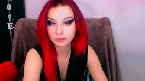 Snapshot of virgiluna chatting on February 24, 12:41 am VirginLuna online show from February 24, 12:41 am