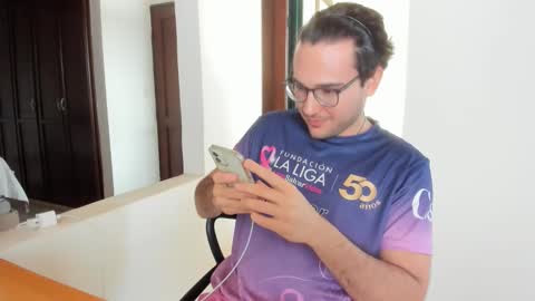 Vito Ferrer online show from March 15, 5:19 pm