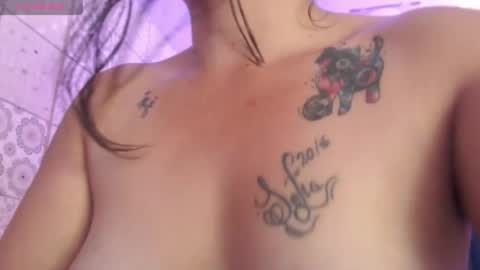 Snapshot of vitoria23_ chatting on March 11, 8:09 pm victoria 3 online show from March 11, 8:09 pm