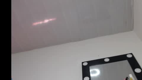 Snapshot of vittoria_romano chatting on February 20, 2:18 am vittoria online show from February 20, 2:18 am