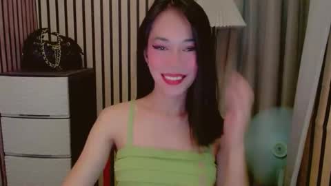 Snapshot of vivahotbabessandra chatting on April 24, 12:51 pm SANDRA GOING YOU online show from April 24, 12:51 pm