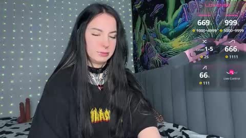 Snapshot of vivi__squirrel chatting on December 19, 1:23 am Vivi online show from December 19, 1:23 am