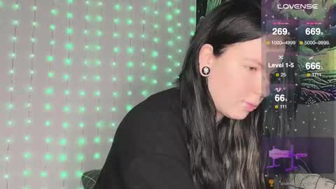Snapshot of vivi__squirrel chatting on January 14, 8:36 pm Vivi online show from January 14, 8:36 pm