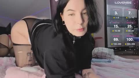 Snapshot of vivi__squirrel chatting on February 5, 5:45 am Vivi online show from February 5, 5:45 am
